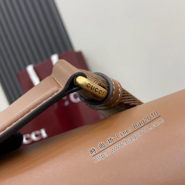 Gucci專櫃古馳最新款Emblem系列男士單肩斜挎包 jh2710型號：821154